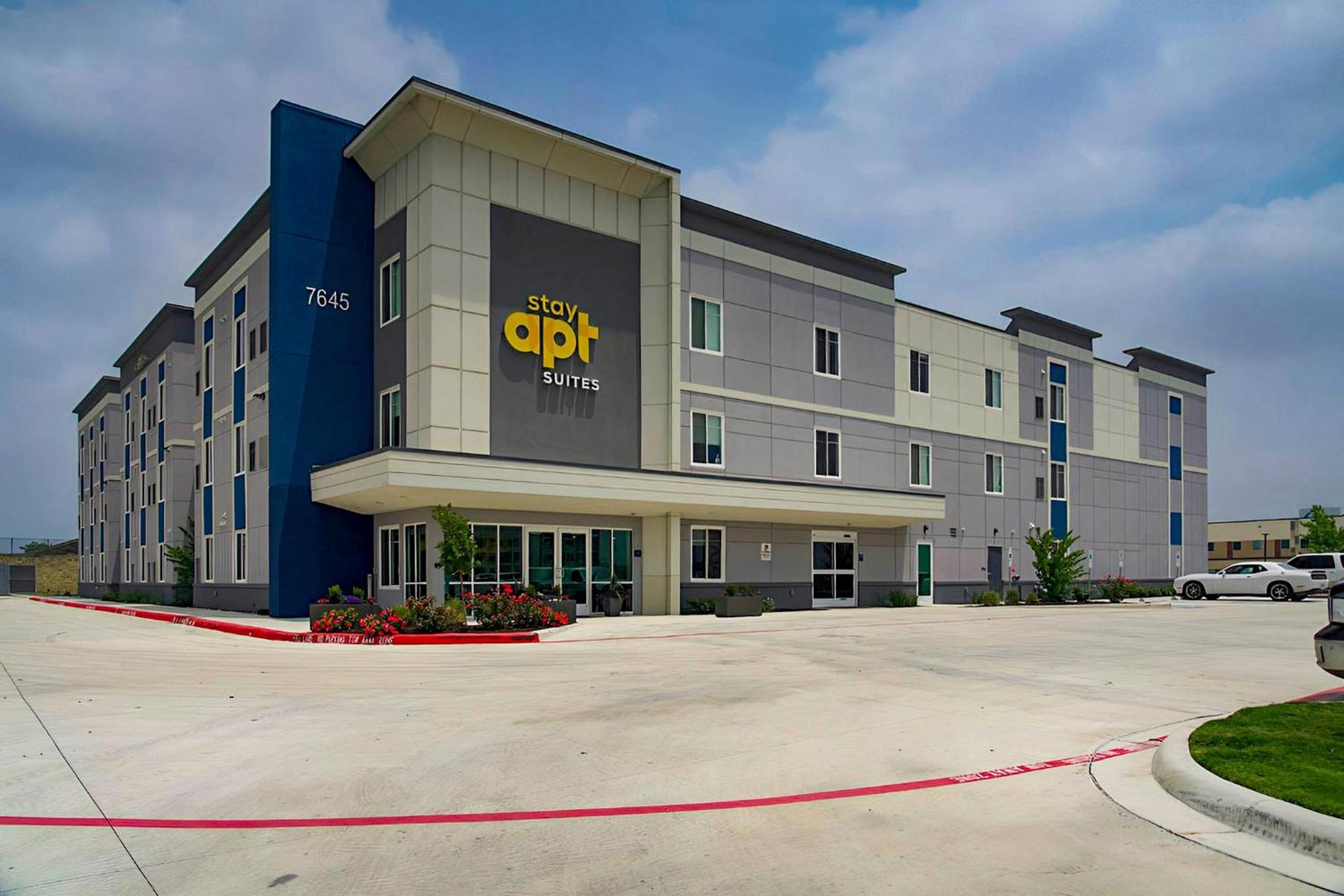 Stayapt Suites San Antonio-Randolph Live Oak Экстерьер фото